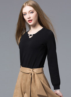 Black Nail Bead V-neck Knitted Sweater
