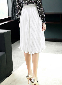 White Brief Stylish Pleated Skirt