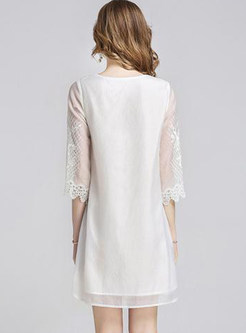 White V-neck Lace Splicing Shift Dress