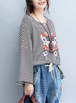 Striped Embroidered Loose O-neck T-shirt
