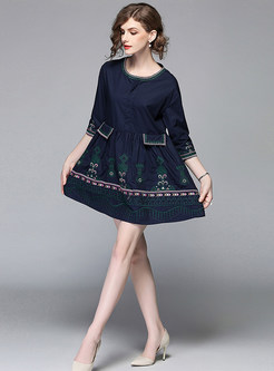 Loose Embroidered Round Neck Shift Dress