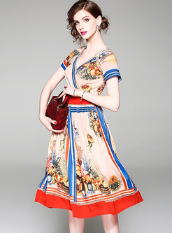 Vintage Print V-neck Pleated Midi Dress