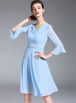 Elegant Waist V-neck Flare Sleeve Dress