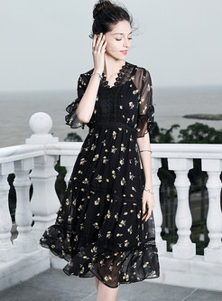Sweet Floral Print Flare Sleeve Dress With Underskirt