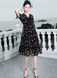 Sweet Floral Print Flare Sleeve Dress With Underskirt