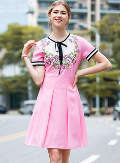 Pink Embroidery Short Sleeve Pleated Dress