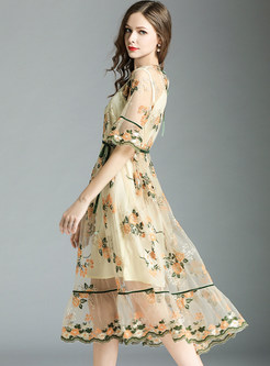 Elegant Embroidery Flare Sleeve Midi Dress