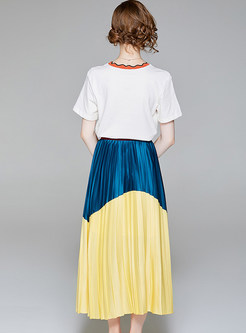 White Print T-shirt & Hit Color Pleated Skirt