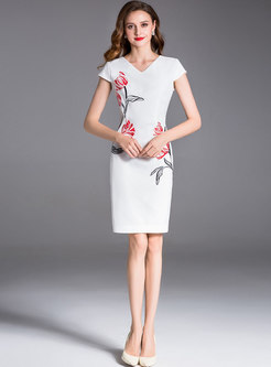 White Retro Embroidery V-neck Sheath Dress