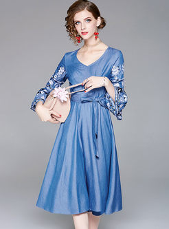 Blue Three-quarter Sleeve V-neck Embroidery Denim Dress