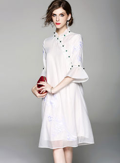 White Retro Slopping Stand Collar Three-quarter Sleeve Shift Dress