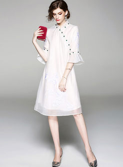 White Retro Slopping Stand Collar Three-quarter Sleeve Shift Dress