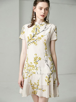 White Elegant Wintersweet Print Stand Collar Dress