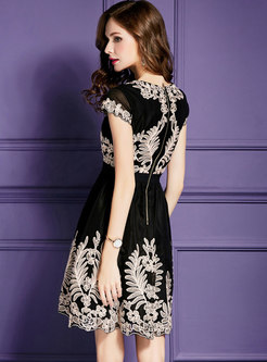 Black Elegant Embroidery Short Sleeve Dress