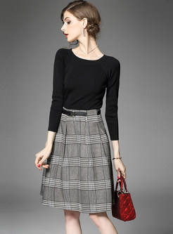 Black O-neck T-shirt & Plaid A-line Skirt