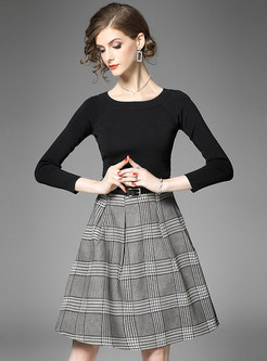 Black O-neck T-shirt & Plaid A-line Skirt