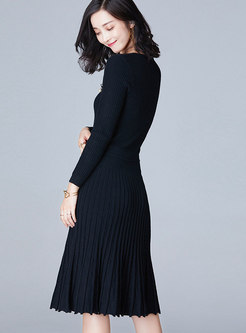Fashion Plus Size V-neck Pleated Knitted Dress