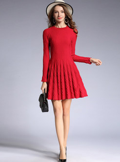 Red Crew-neck Textured High-rise Pleated Knitted Dress 