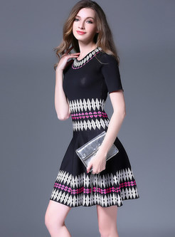 Black Round Neck Geometric Pattern Skinny Knitted Dress