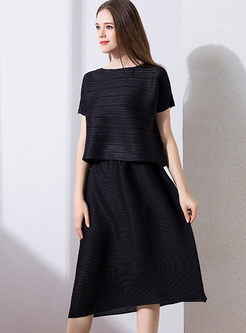 Loose Black O-neck Pleated T-shirt & High Waist A Line Skirt