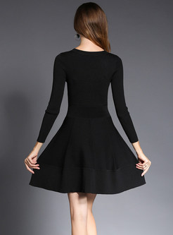 Fashion Long Sleeve Black Solid Skater Knitted Dress