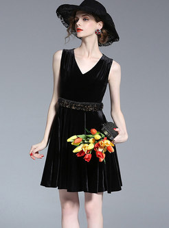 Trendy Black Pleuche V-neck Sleeveless High Waist Slim Dress