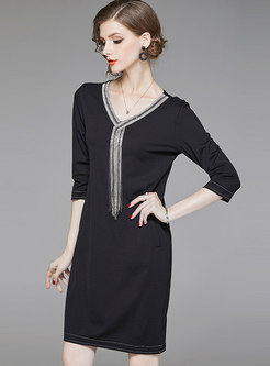 Black Solid Color V-neck Straight Dress With Tied Tassel