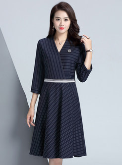 Brief Autumn Blue V-neck Striped Midi Dress