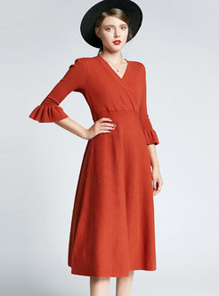 V-neck Flare Sleeve Slim Mid-claf Knitted Dress