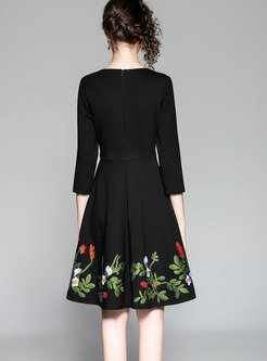 Elegant O-neck Embroidered Zip-up Plus Size Dress