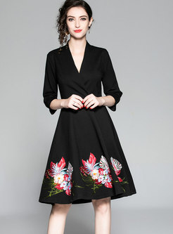 Stylish V-neck Half Sleeve Embroidery Zippered Midi Dress