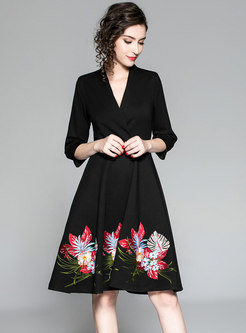 Stylish V-neck Half Sleeve Embroidery Zippered Midi Dress