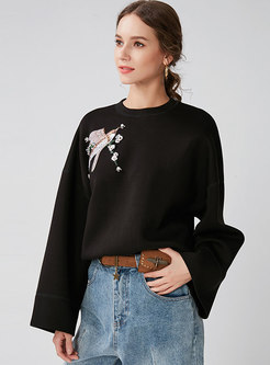 Stylish Embroidered Flare Sleeve Loose Sweatshirt