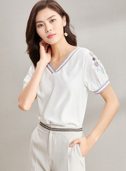 Casual White V-Neck Embroidery T-Shirt