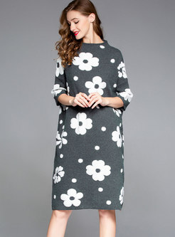 Autumn Grey Crew-neck Flower Plus Size Knitted Dress