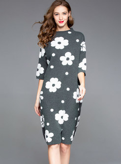 Autumn Grey Crew-neck Flower Plus Size Knitted Dress
