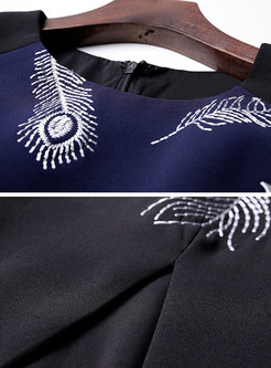 Chic Crew-neck Sleeveless Embroidered Split Dress