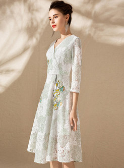 Chic V-neck Embroidered Slim Lace Dress