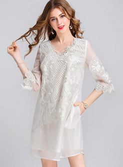 Chic V-neck Embroidered Three Quarters Sleeve Shift Dress