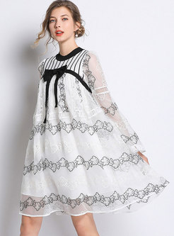 Chic Color-blocked Lace Splicing Flare Sleeve Shift Dress