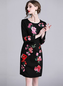 Vintage O-neck Long Sleeve Embroidered Bodycon Dress
