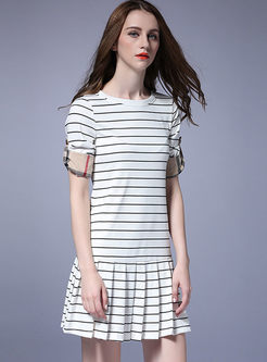 Brief Casual O-neck Striped T-shirt Dress