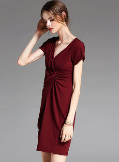 Brief Solid Color V-neck Pleated Dress