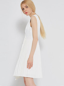 Solid Color V-neck Sleeveless Pleated Dress