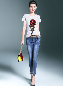Brief White Stereoscopic Embroidered Rose T-shirt