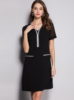 Elegant Color-blocked V-neck Slim Mini Dress