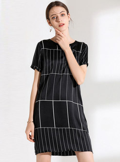 Stylish O-neck Short Sleeve Vertical Stripe Dress