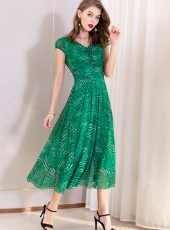 Elegant Print V-neck Gathered Waist Maxi Dress