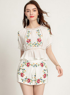 Ethnic Embroidered Top & Slim Casual Short Pants