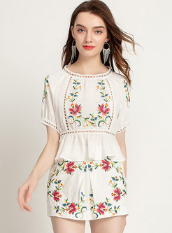 Ethnic Embroidered Top & Slim Casual Short Pants